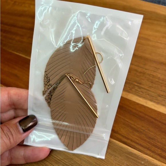 Earrings. Brand new in‎ package. - Picture 1 of 3